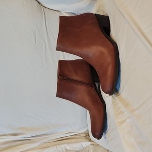 Lucky Brand leather ankle boot size 8